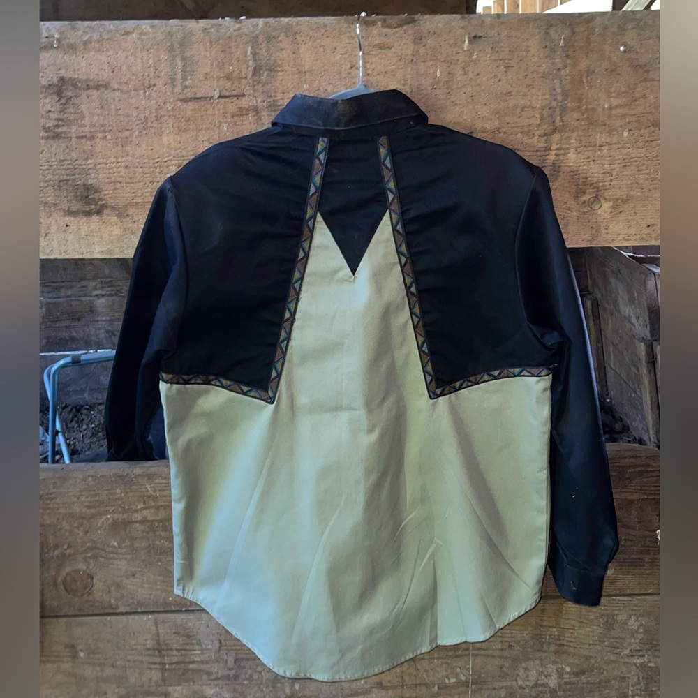 Spindle River Button Up - Picture 3 of 3